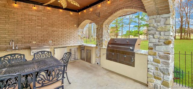 870 Cherry Springs Drive, Tahlequah, OK 74464