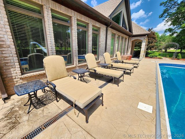 870 Cherry Springs Drive, Tahlequah, OK 74464