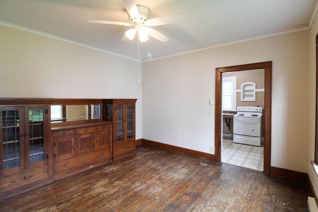 811 G Avenue, Grundy Center, IA 50638