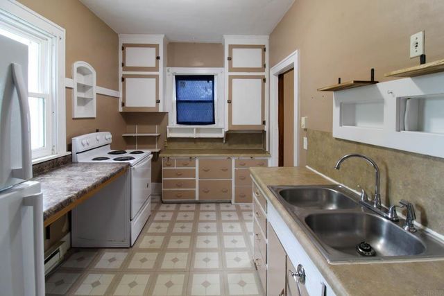 811 G Avenue, Grundy Center, IA 50638