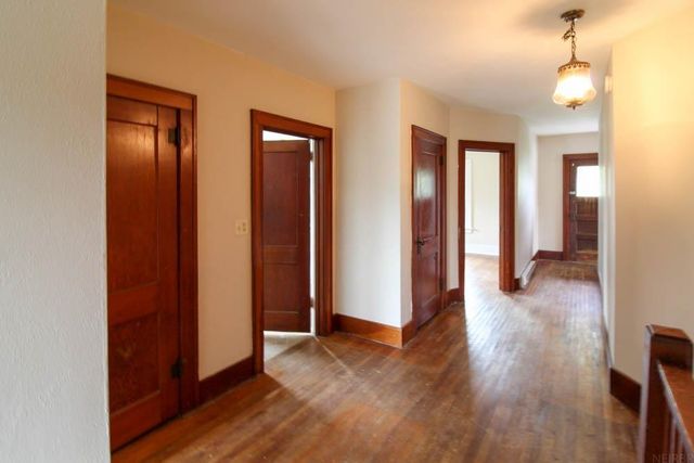 811 G Avenue, Grundy Center, IA 50638