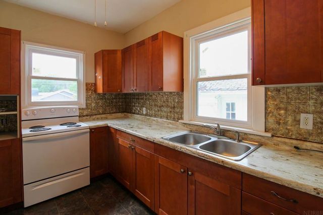 811 G Avenue, Grundy Center, IA 50638