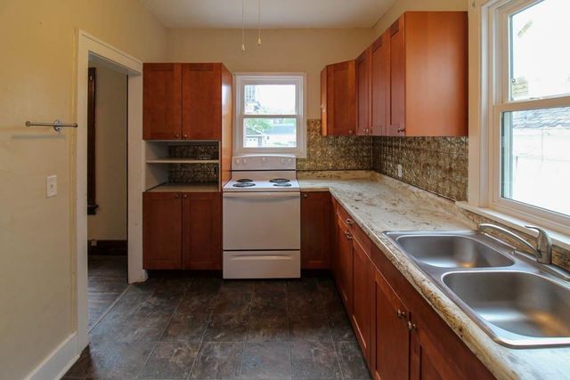 811 G Avenue, Grundy Center, IA 50638