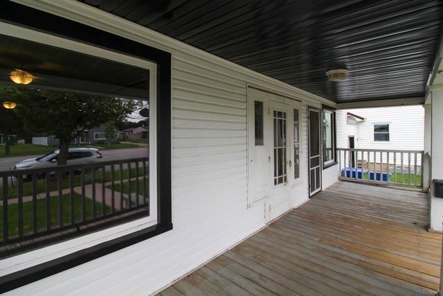 811 G Avenue, Grundy Center, IA 50638