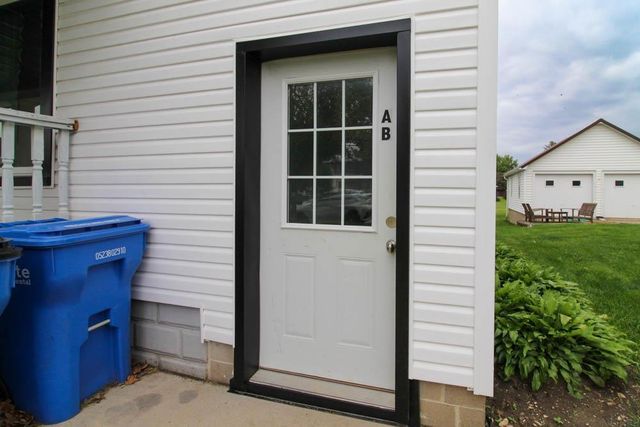 811 G Avenue, Grundy Center, IA 50638