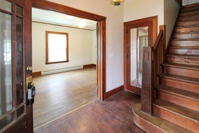 811 G Avenue, Grundy Center, IA 50638