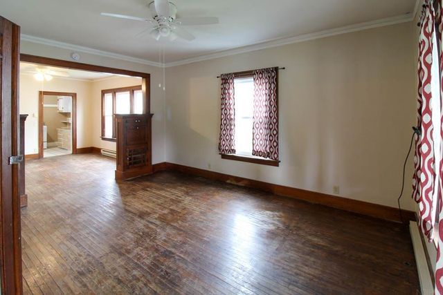 811 G Avenue, Grundy Center, IA 50638