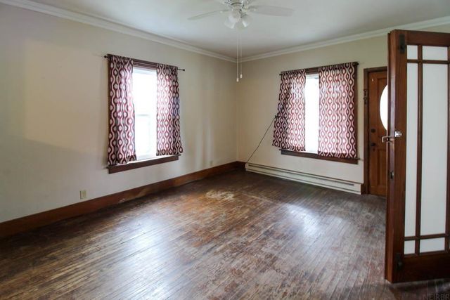 811 G Avenue, Grundy Center, IA 50638