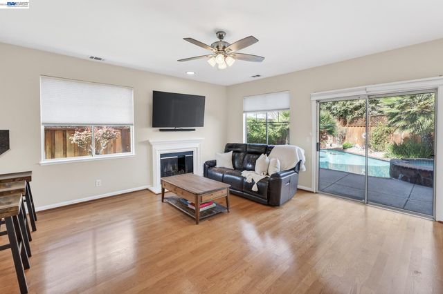 1360 Toulon Ct, Livermore, CA 94551