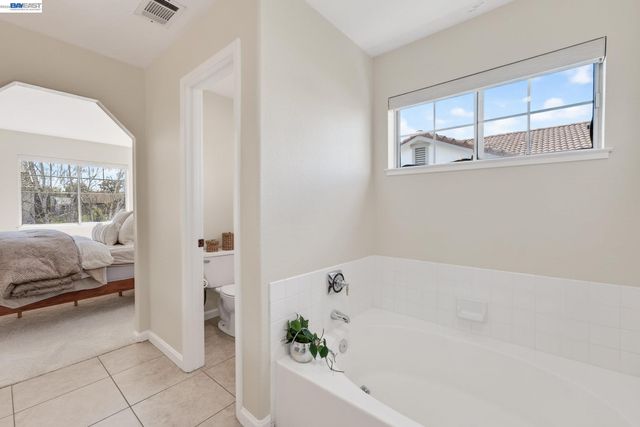 1360 Toulon Ct, Livermore, CA 94551