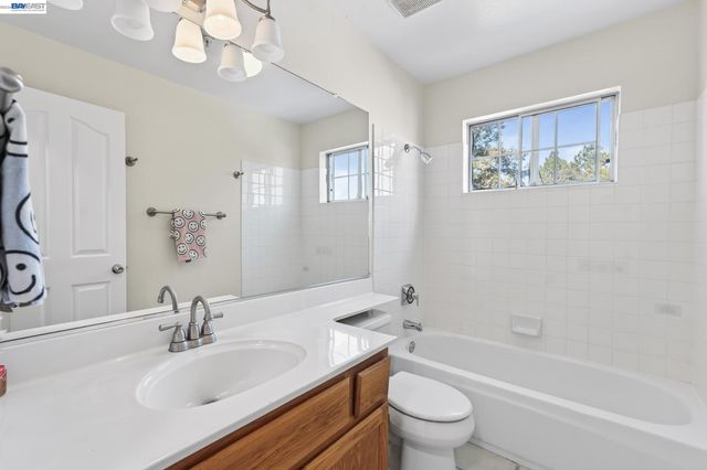 1360 Toulon Ct, Livermore, CA 94551