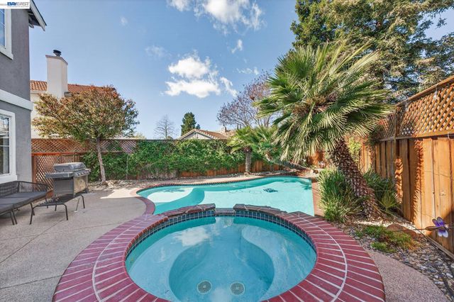 1360 Toulon Ct, Livermore, CA 94551