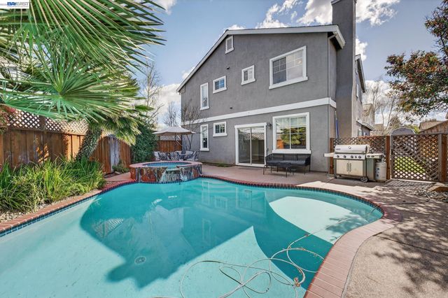 1360 Toulon Ct, Livermore, CA 94551