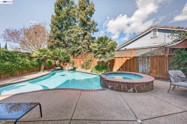 1360 Toulon Ct, Livermore, CA 94551