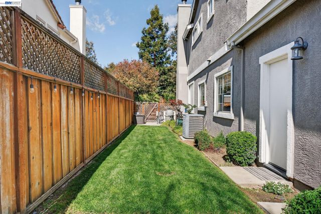 1360 Toulon Ct, Livermore, CA 94551