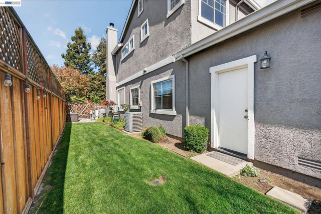 1360 Toulon Ct, Livermore, CA 94551