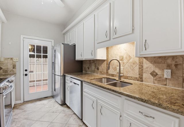 727 Bunker Hill Road 34, Houston, TX 77024