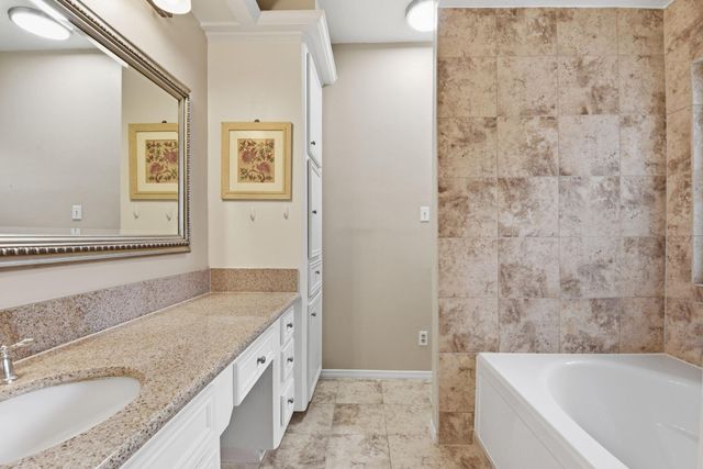 727 Bunker Hill Road 34, Houston, TX 77024