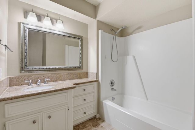 727 Bunker Hill Road 34, Houston, TX 77024