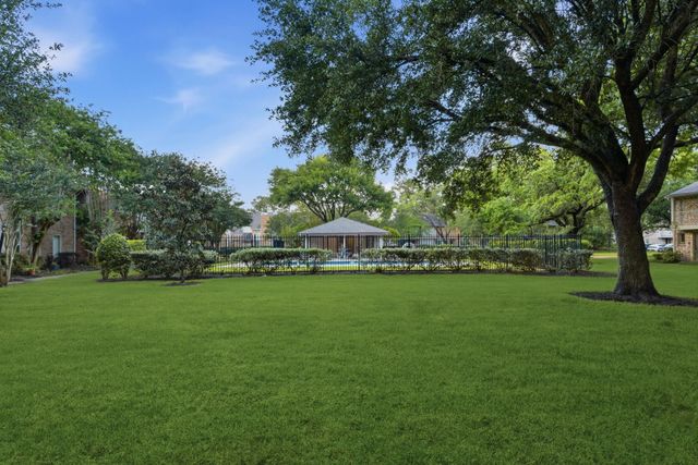 727 Bunker Hill Road 34, Houston, TX 77024