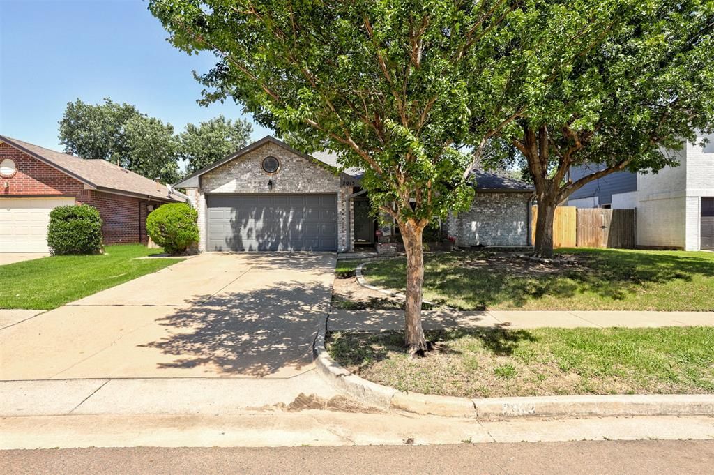 2013 Grassland Drive, Norman, OK 73072