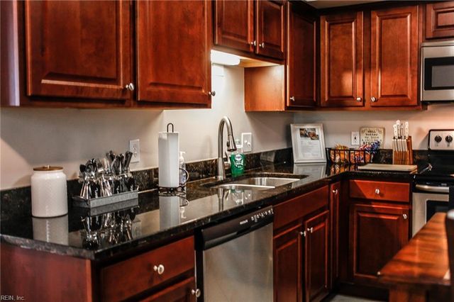 3905 Morning Light LN, Virginia Beach, VA 23456