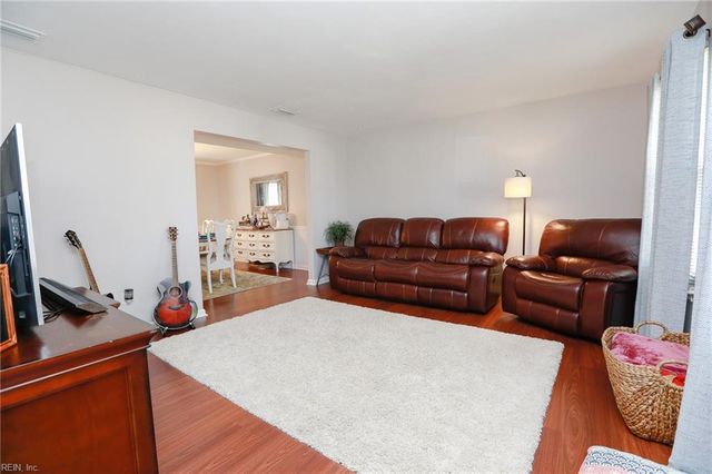 3905 Morning Light LN, Virginia Beach, VA 23456
