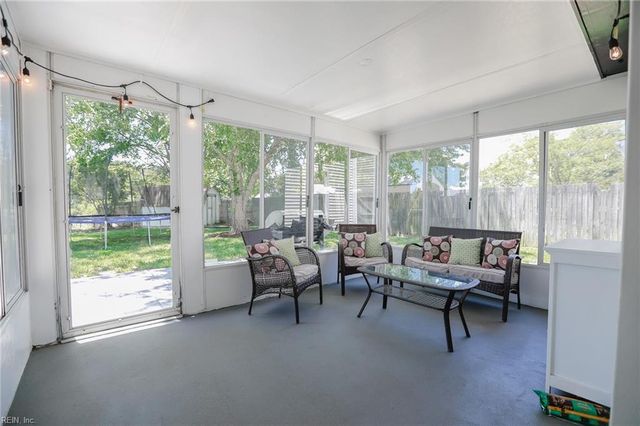 3905 Morning Light LN, Virginia Beach, VA 23456