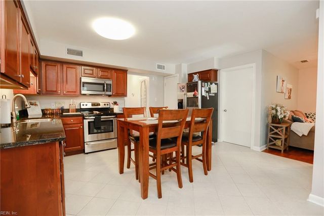 3905 Morning Light LN, Virginia Beach, VA 23456