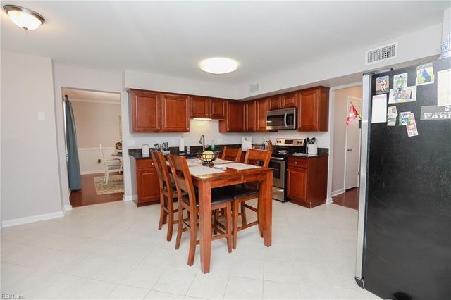3905 Morning Light LN, Virginia Beach, VA 23456