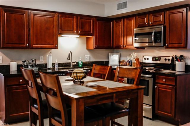 3905 Morning Light LN, Virginia Beach, VA 23456