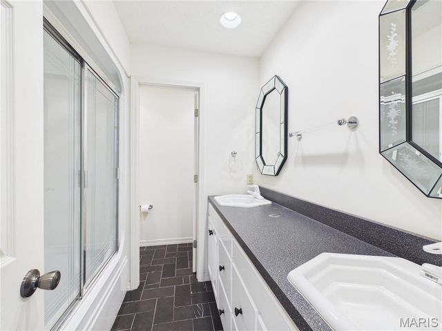 2566 Stone Ridge Drive, Poplar Bluff, MO 63901