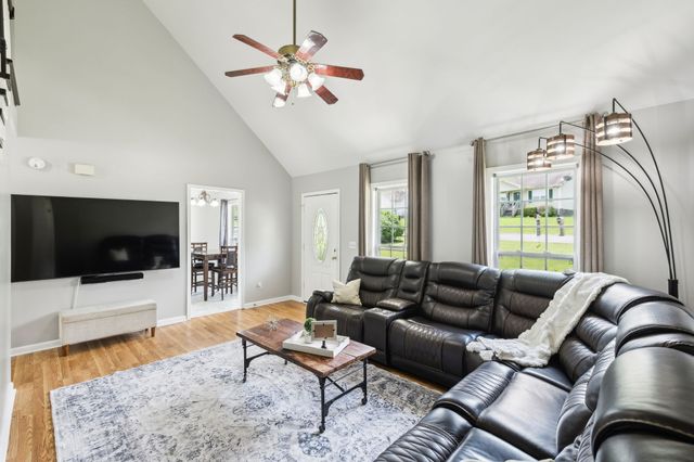 1000 Corlew Ln, White Bluff, TN 37187