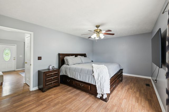 1000 Corlew Ln, White Bluff, TN 37187