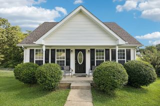 1000 Corlew Ln, White Bluff, TN 37187