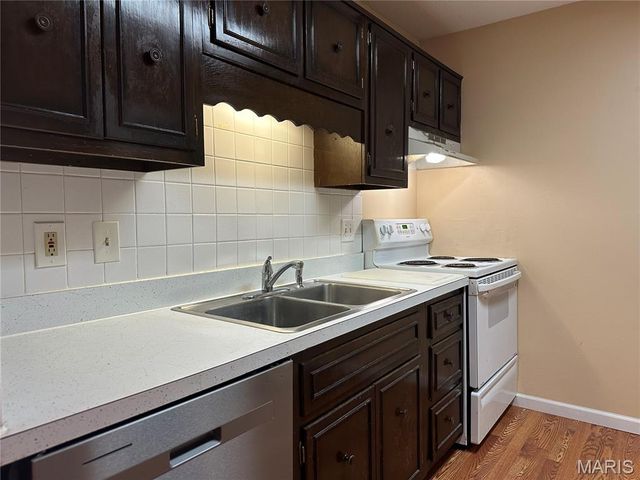 452 Chapel Ridge Drive H, Hazelwood, MO 63042