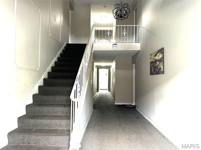 452 Chapel Ridge Drive H, Hazelwood, MO 63042