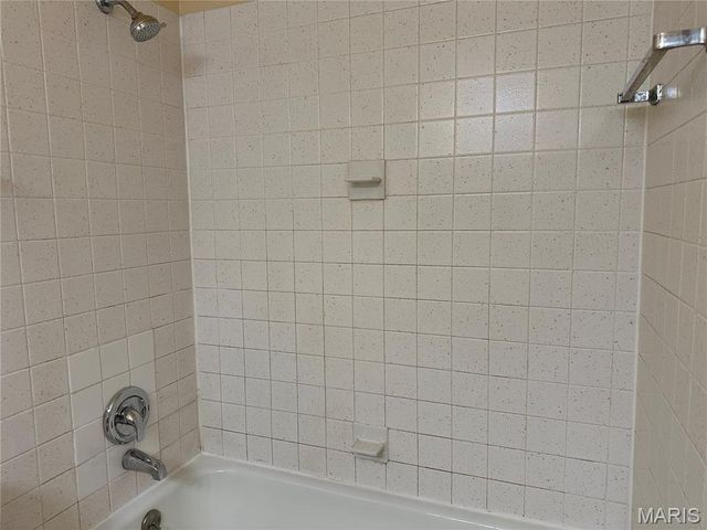 452 Chapel Ridge Drive H, Hazelwood, MO 63042