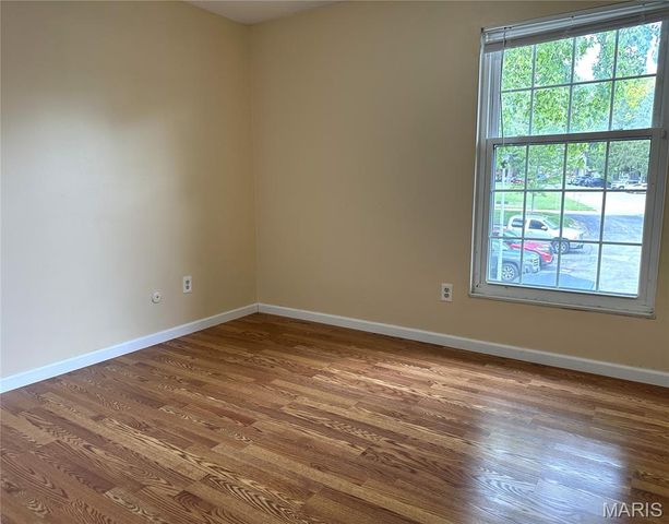 452 Chapel Ridge Drive H, Hazelwood, MO 63042