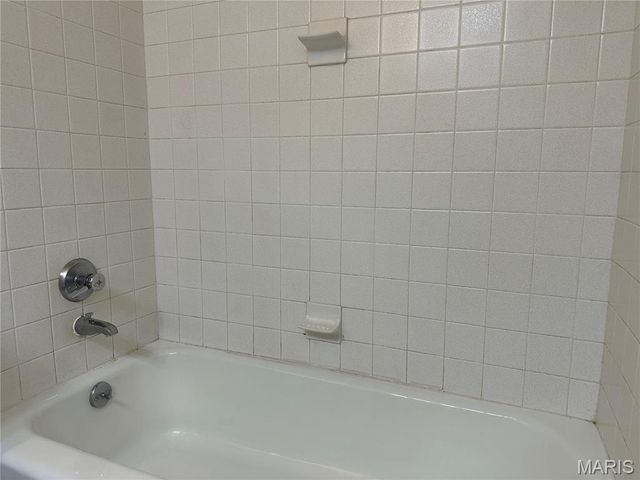 452 Chapel Ridge Drive H, Hazelwood, MO 63042