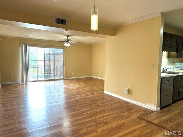 452 Chapel Ridge Drive H, Hazelwood, MO 63042