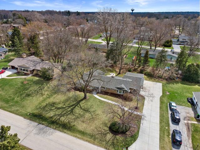 17505 Azure LANE, Brookfield, WI 53045