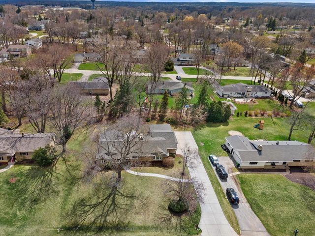 17505 Azure LANE, Brookfield, WI 53045