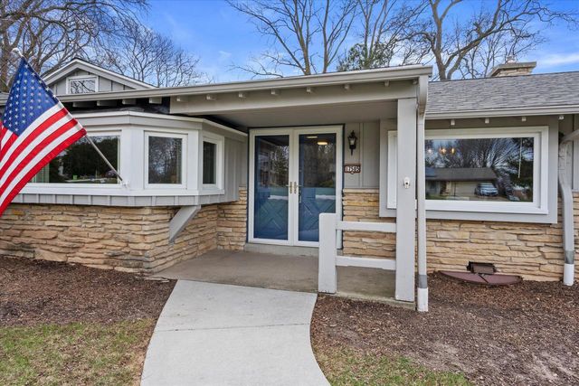 17505 Azure LANE, Brookfield, WI 53045