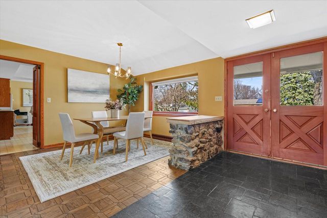 17505 Azure LANE, Brookfield, WI 53045