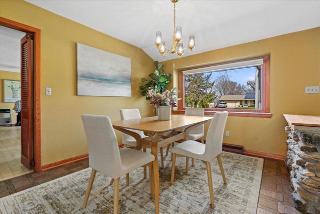 17505 Azure LANE, Brookfield, WI 53045