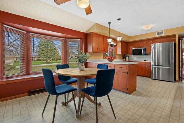 17505 Azure LANE, Brookfield, WI 53045