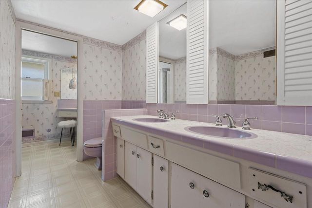 17505 Azure LANE, Brookfield, WI 53045