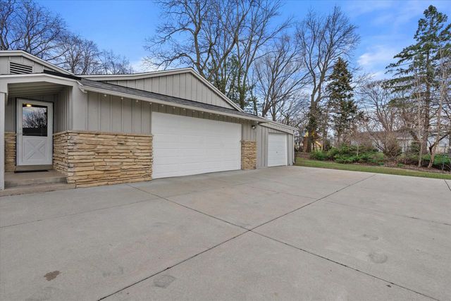 17505 Azure LANE, Brookfield, WI 53045