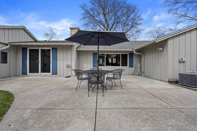 17505 Azure LANE, Brookfield, WI 53045